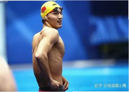 为什么徐嘉余仰泳能减少阻力？核心训练是关键